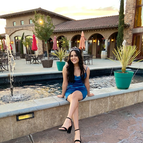 Meet your Posher, Stephanie - Picture 1 of 1